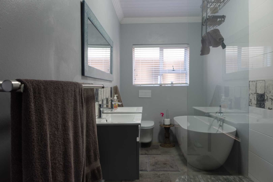 6 Bedroom Property for Sale in Outeniqua Strand Western Cape